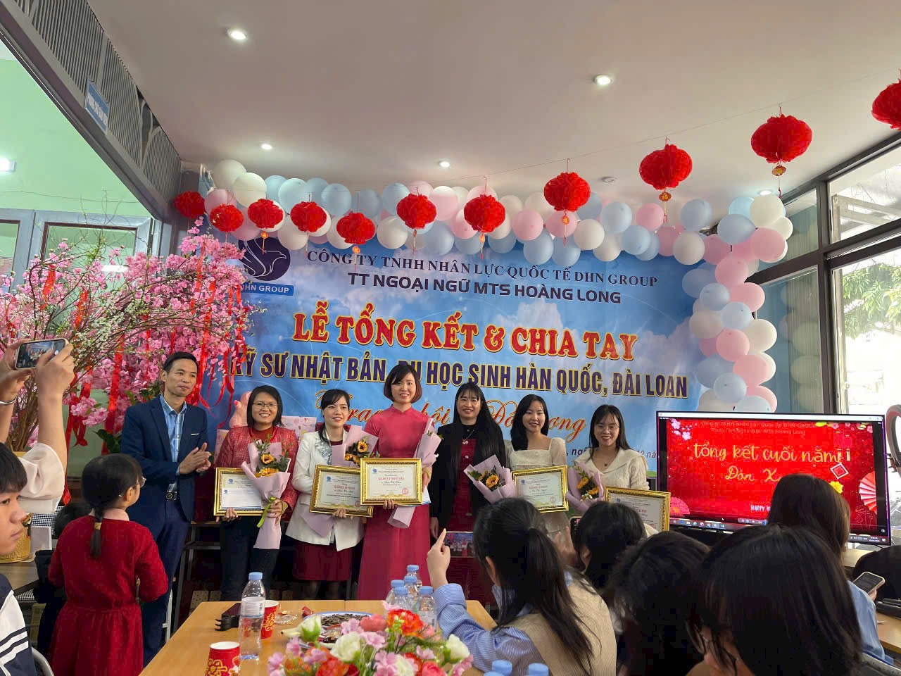 Lễ tổng kết chia tay